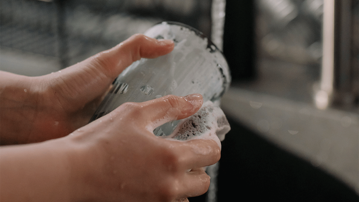 Le mini lave-vaisselle pour faire des économies d'eau - C Jamy 